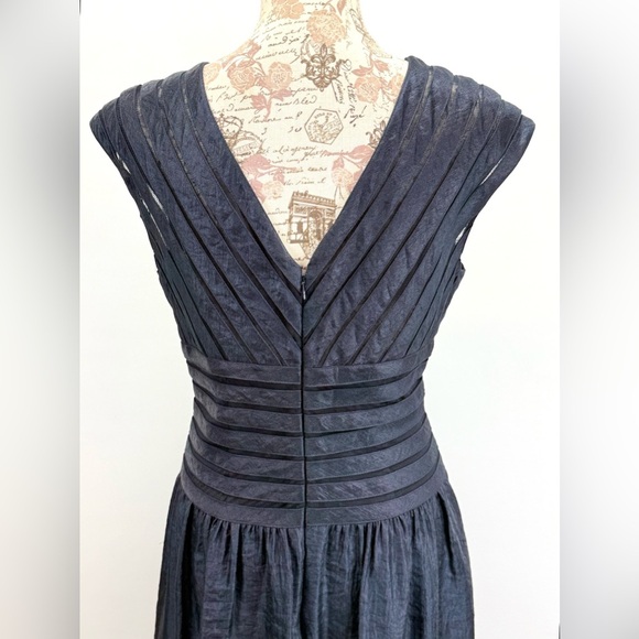 ADRIANNA PAPELL Deep navy imprint sheer stripe double V Midi Dress size 12 - Picture 13 of 14
